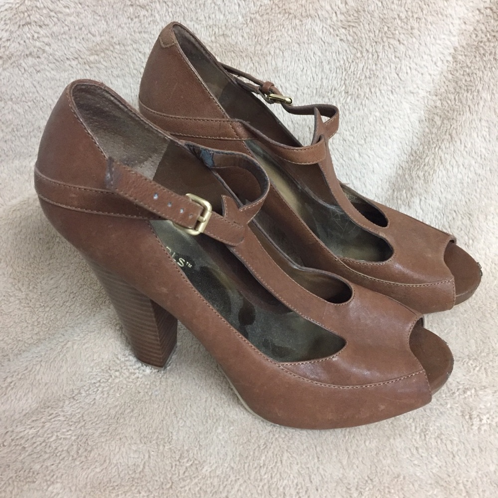 BCBG Brown T Strap Sandals Wood Stacked Heels Y2K 90s Sz 8